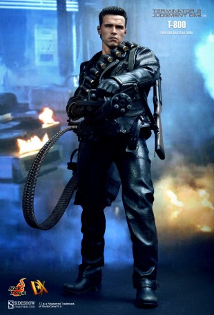 Hot Toys TERMINATOR 2 T-800 1/6TH SCALE FIGURE