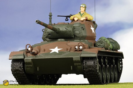 Forces of Valor 80075 1:32 U.S. CADILLAC® M24 CHAFFEE™