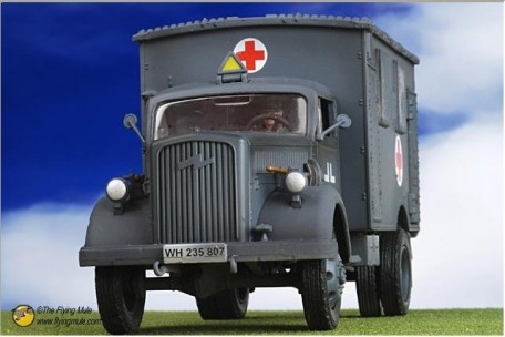 Forces of Valor 80076 1:32 GERMAN 4x4 AMBULANCE