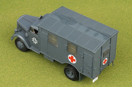 Forces of Valor 80076 1:32 GERMAN 4x4 AMBULANCE