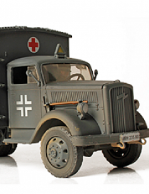 Forces of Valor 80076 1:32 GERMAN 4x4 AMBULANCE