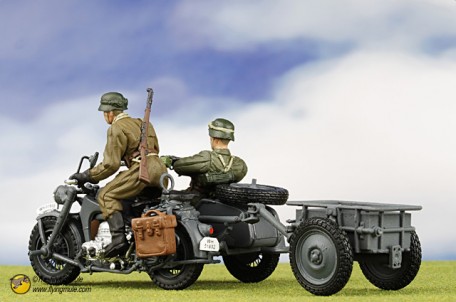 Forces of Valor 82008 1:32 GERMAN ZÜNDAPP KS 750 SIDE CAR