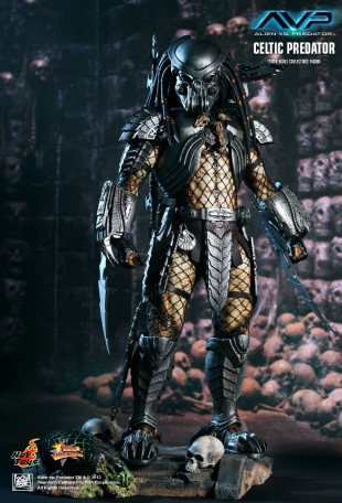 Hot Toys ALIEN VS. PREDATOR CELTIC PREDATOR 1/6TH SCALE FIGURE