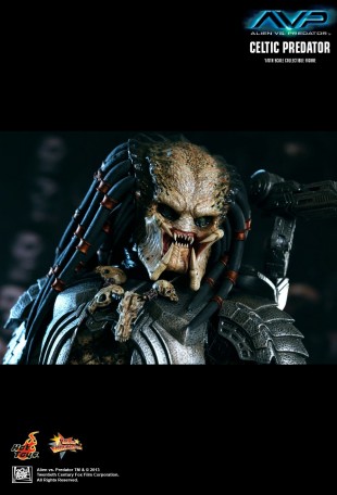 Hot Toys ALIEN VS. PREDATOR CELTIC PREDATOR 1/6TH SCALE FIGURE