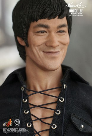 Hot Toys BRUCE LEE (IN CASUAL WEAR) 1/6TH SCALE  FIGURE