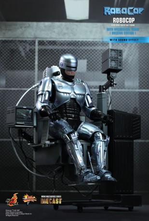 Hot Toys Diecast ROBOCOP WITH MECHANICAL CHAIR