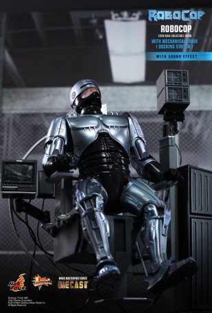 Hot Toys Diecast ROBOCOP WITH MECHANICAL CHAIR