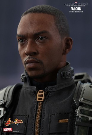 Hot Toys CAPTAIN AMERICA: THE WINTER SOLDIER FALCON 1/6TH Scale Figure