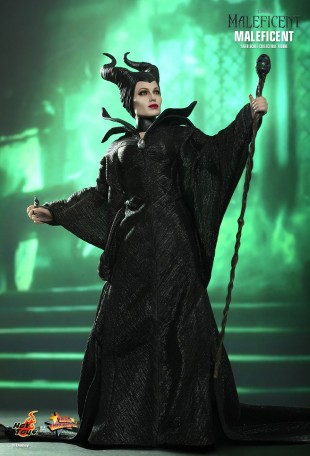 Hot Toys MALEFICENT 1/6TH SCALE COLLECTIBLE FIGURE