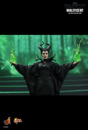 Hot Toys MALEFICENT 1/6TH SCALE COLLECTIBLE FIGURE