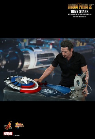 Hot Toys IRON MAN 2 TONY STARK WITH ARC REACTOR CREATION ACCESSORIES