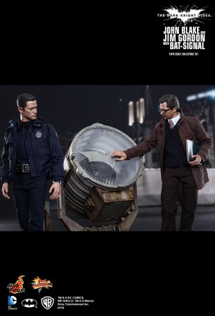 Hot Toys THE DARK KNIGHT RISES JOHN BLAKE AND JIM GORDON WITH BAT-SIGNAL