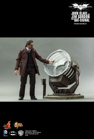 Hot Toys THE DARK KNIGHT RISES JOHN BLAKE AND JIM GORDON WITH BAT-SIGNAL