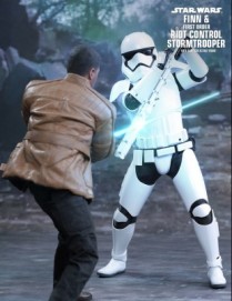 Hot Toys STAR WARS: THE FORCE AWAKENS FINN AND STORMTROOPER