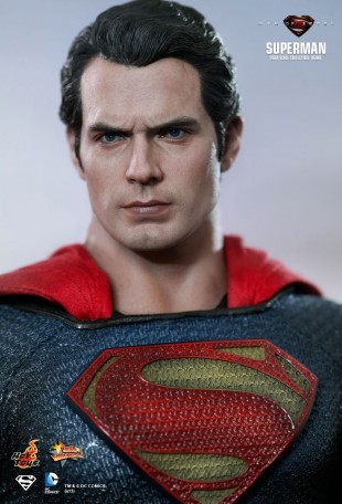 Hot Toys MAN OF STEEL SUPERMAN 1/6TH SCALE FIGURE