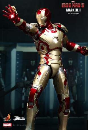 Hot Toys IRON MAN 3: POWER POSE MARK XLII 1/6TH Scale Figure