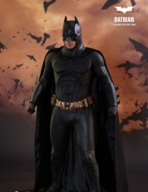 Hot Toys BATMAN BEGINS BATMAN 1/4TH Scale Figure