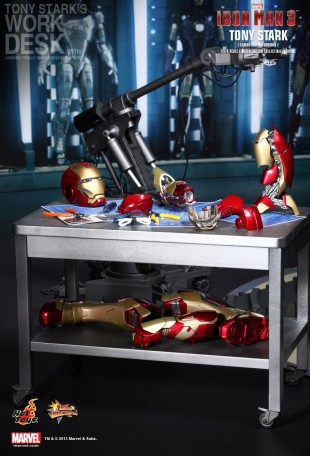 Hot Toys IRON MAN 3 TONY STARK ARMOR TESTING VERSION