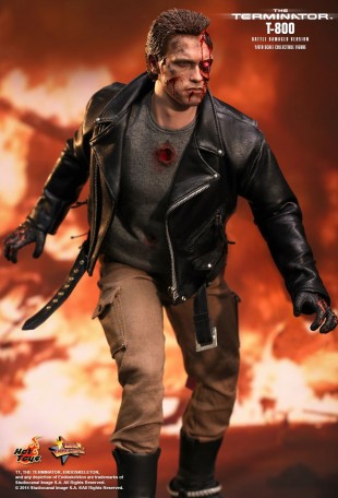 Hot Toys TERMINATOR T-800 BATTLE DAMAGED VERSION 1/6TH FIGURE