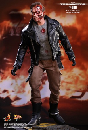 Hot Toys TERMINATOR T-800 BATTLE DAMAGED VERSION 1/6TH FIGURE