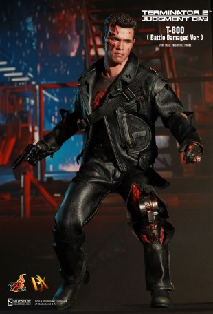 Hot Toys DX13 TERMINATOR T-800 BATTLE DAMAGED1/6TH SCALE FIGURE