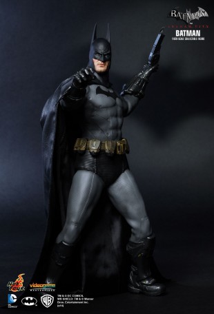 Hot Toys BATMAN ARKHAM CITY 1/6TH Scale Figure