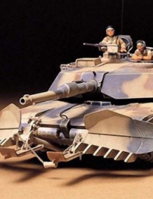 Tamiya 35158 1/35 U.S. M1A1 Abrams Tank with Mine Plow Model Kit