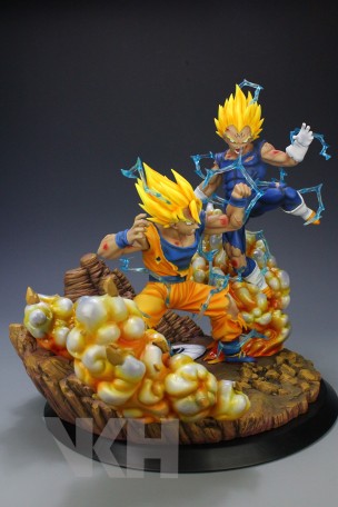 goku and vegeta statue