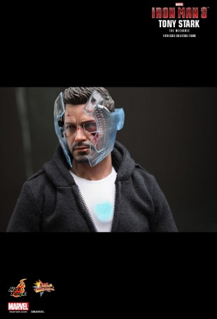 Hot Toys IRON MAN 3 TONY STARK THE MECHANIC 1/6TH Scale Figure